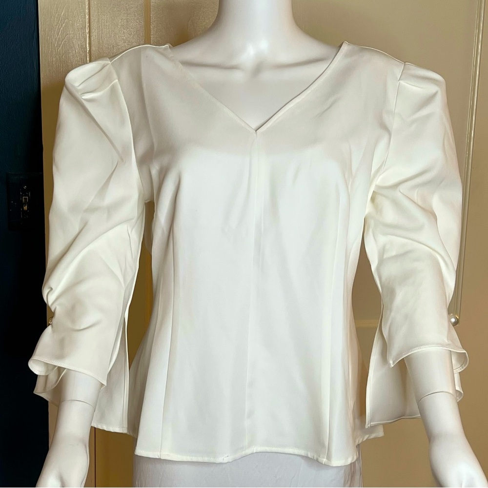 Gracia White V-Neck & Back Blouse w/Large Pearl Sleeve Accents,  Women’s L, NWT